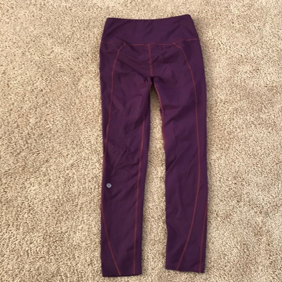 LULULEMON Athletica Size 6 berry work out tights - Picture 2 of 8
